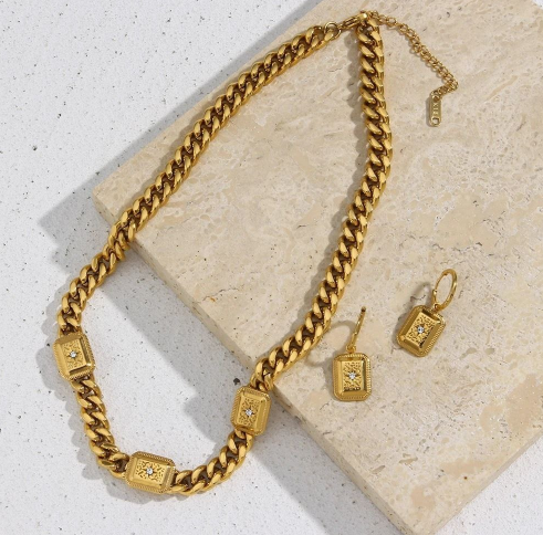 Necklace Gold-Tone
