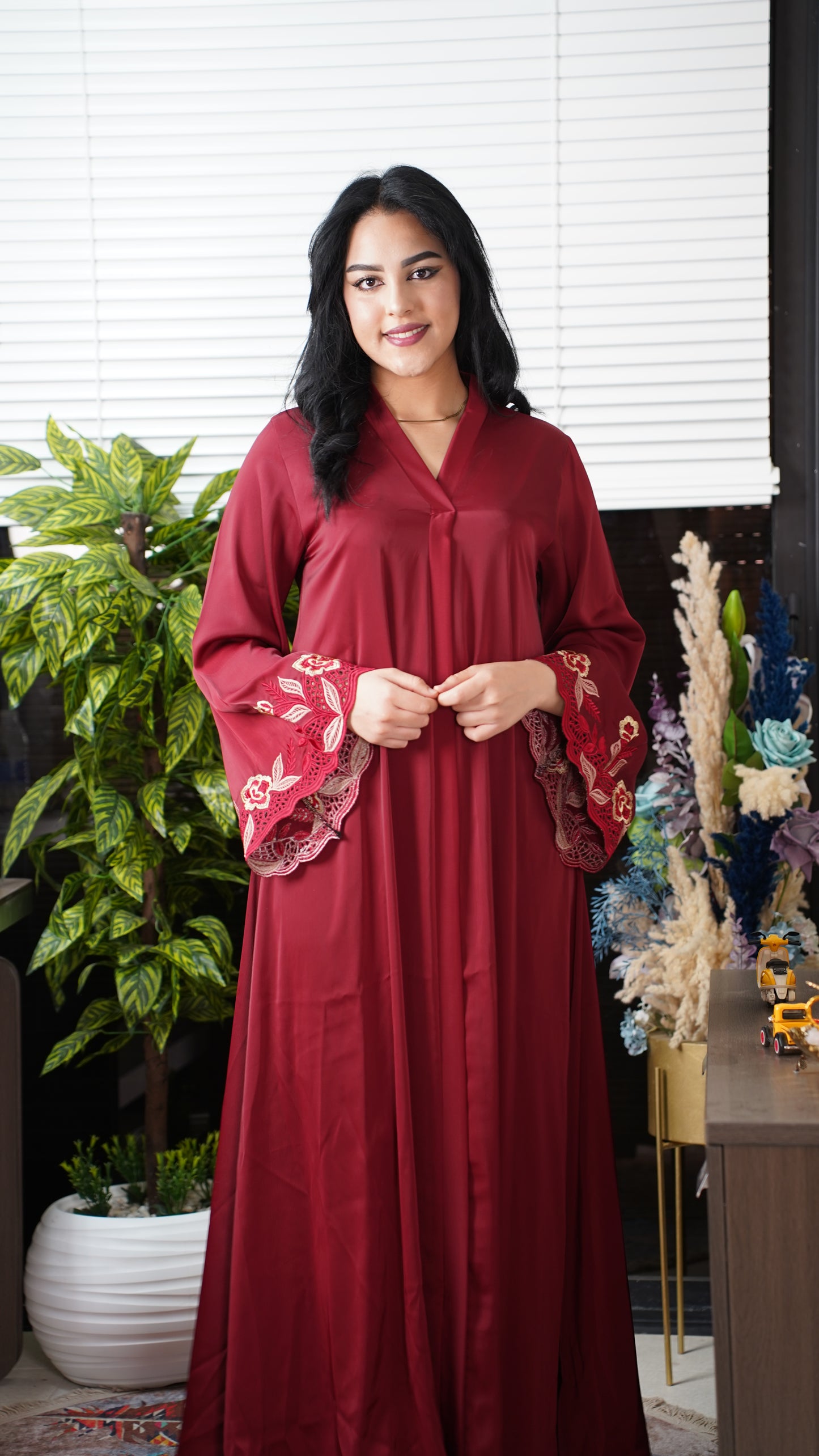 Abaya Femme Brodée – Coupe Élégante & Fluide