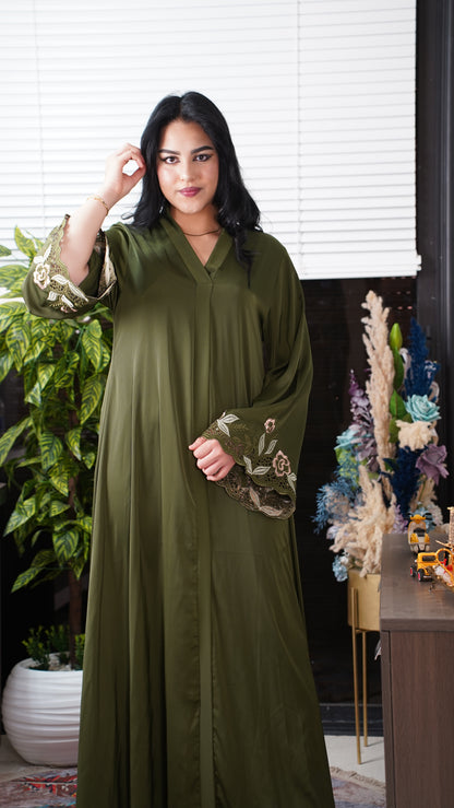 Abaya Femme Brodée – Coupe Élégante & Fluide