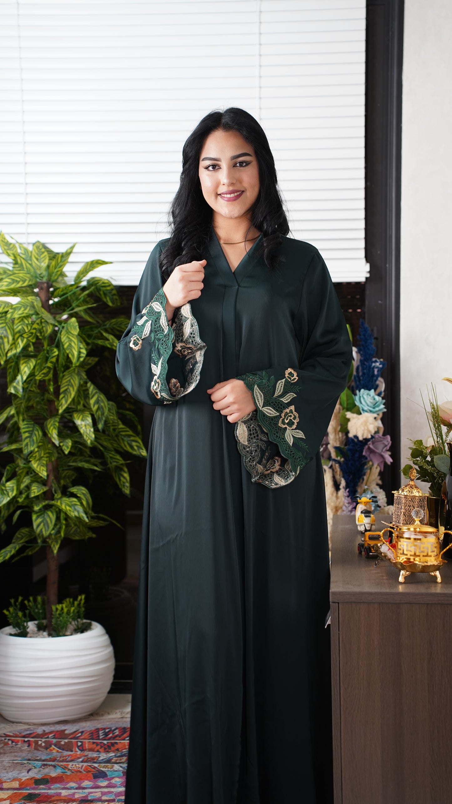 Abaya Femme Brodée – Coupe Élégante & Fluide