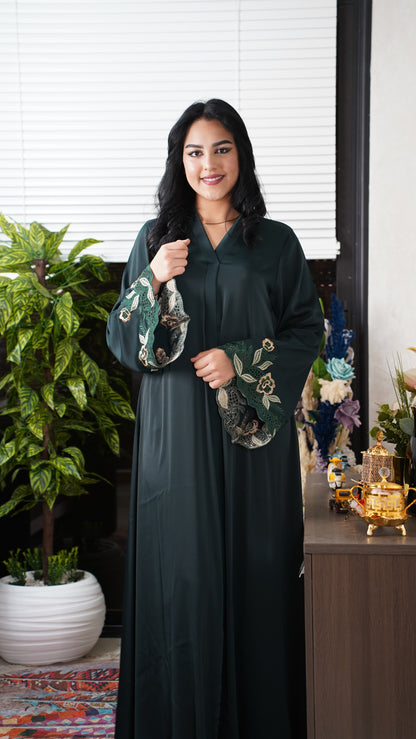 Abaya Femme Brodée – Coupe Élégante & Fluide