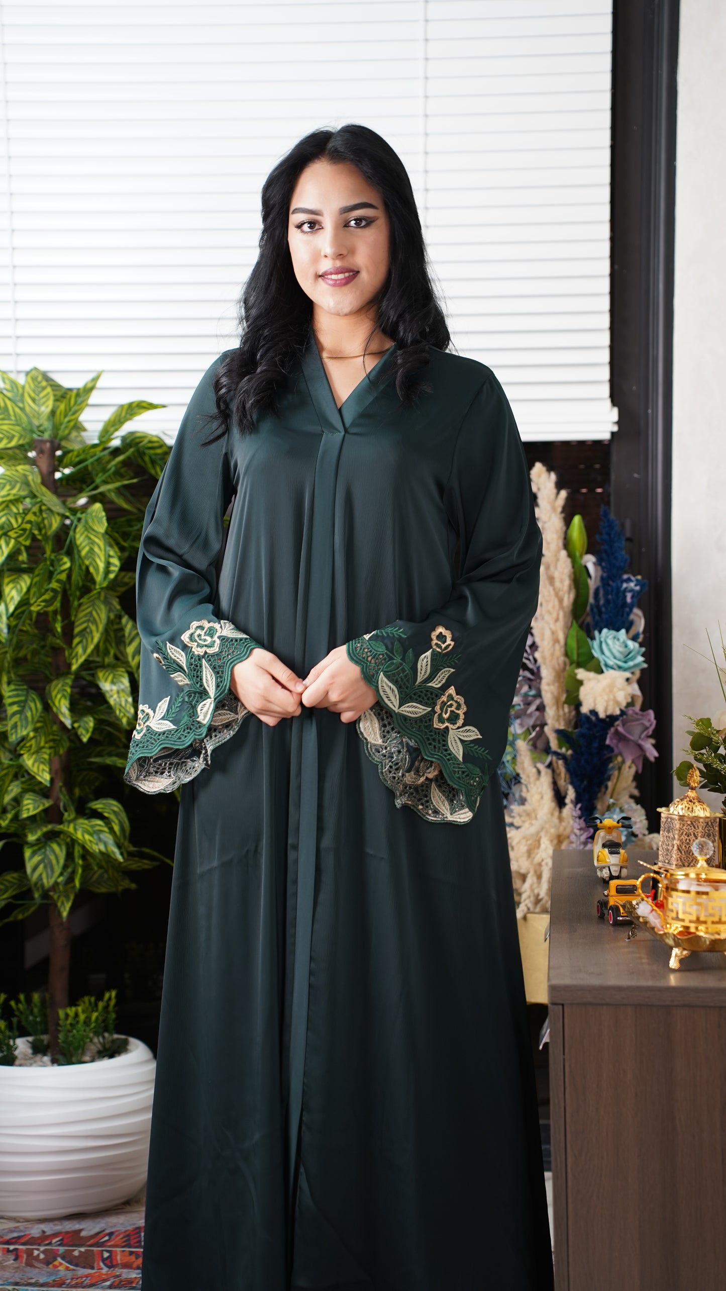 Abaya Femme Brodée – Coupe Élégante & Fluide