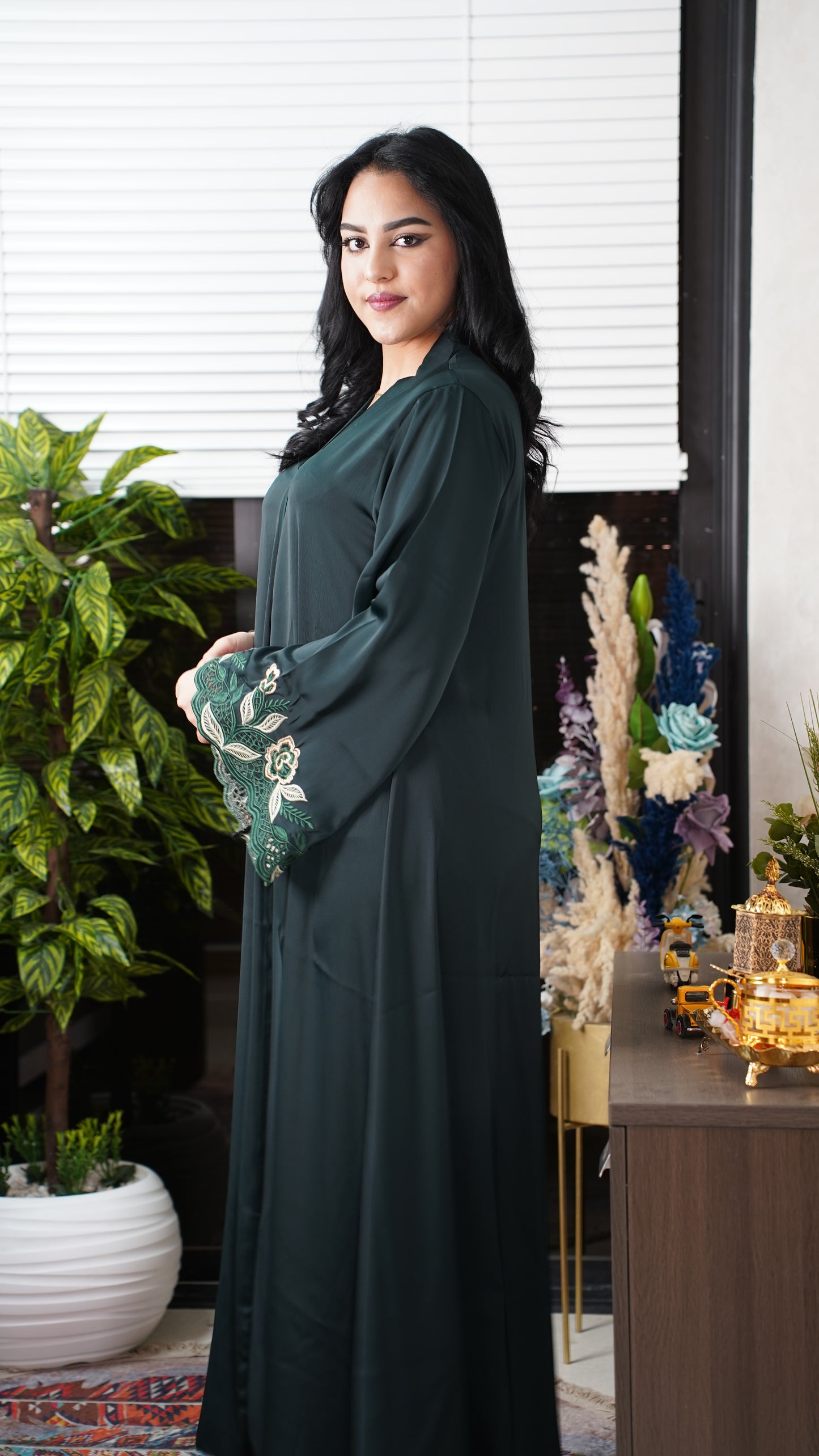 Abaya Femme Brodée – Coupe Élégante & Fluide