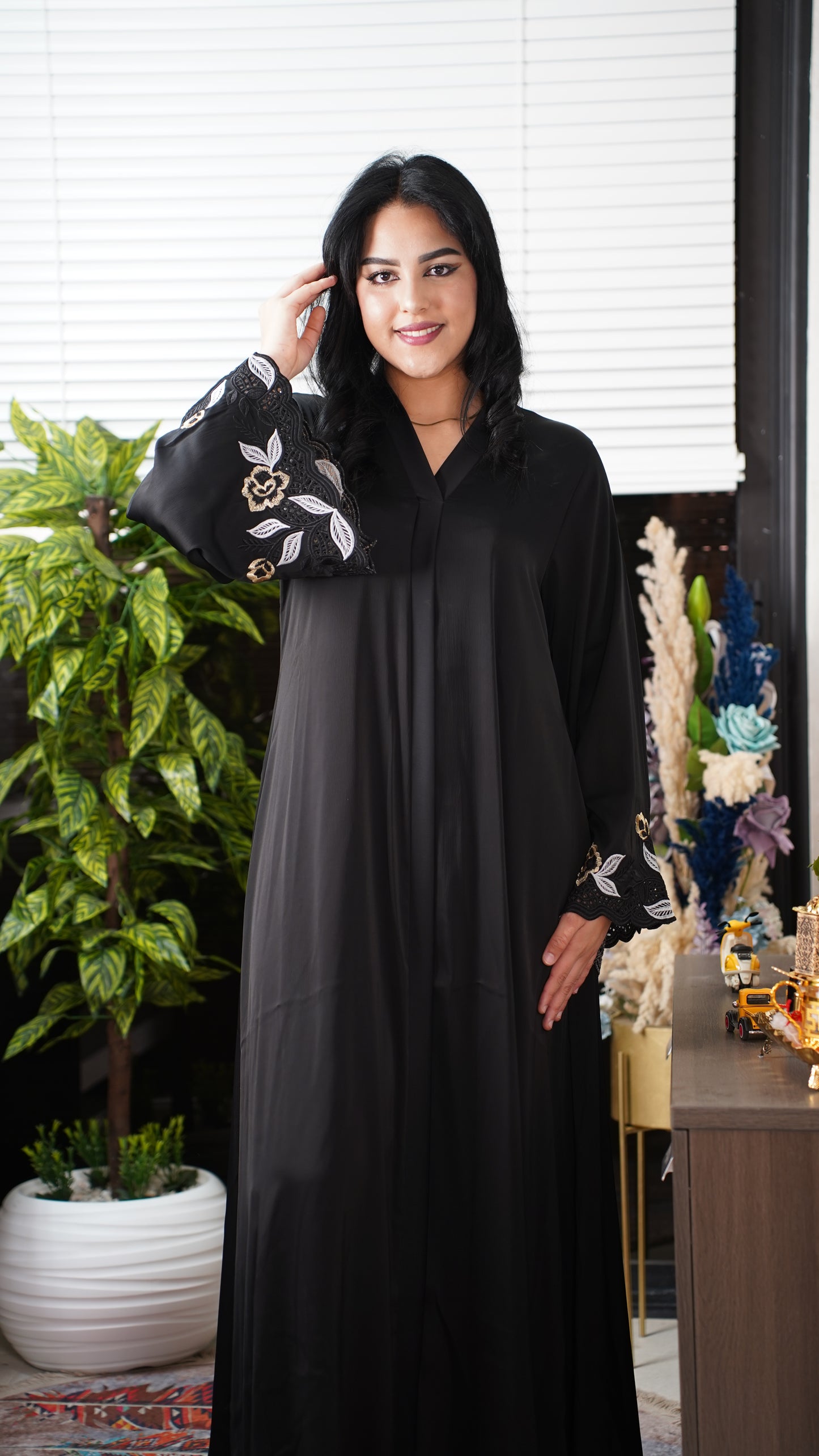 Abaya Femme Brodée – Coupe Élégante & Fluide