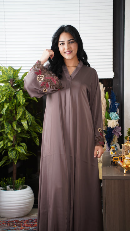 Abaya Femme Brodée – Coupe Élégante & Fluide