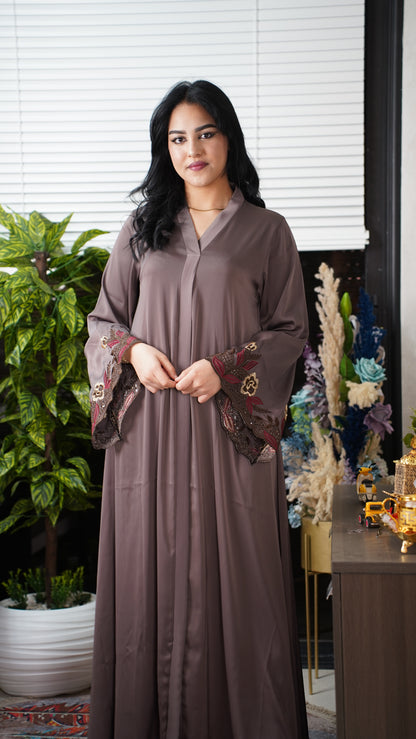 Abaya Femme Brodée – Coupe Élégante & Fluide