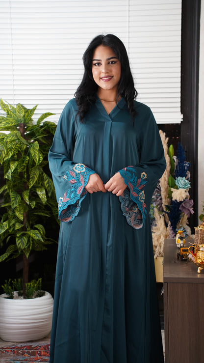 Abaya Femme Brodée – Coupe Élégante & Fluide