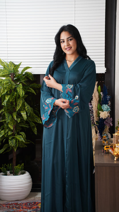 Abaya Femme Brodée – Coupe Élégante & Fluide