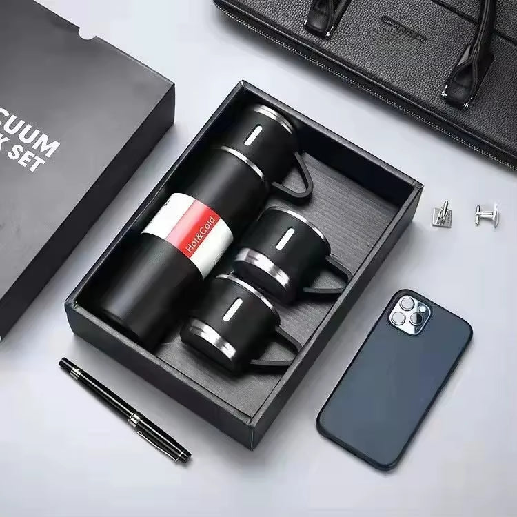 Un ensemble de thermos مجموعة من الترمسات