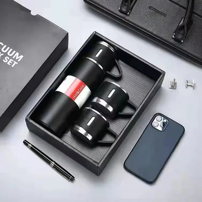 Un ensemble de thermos مجموعة من الترمسات