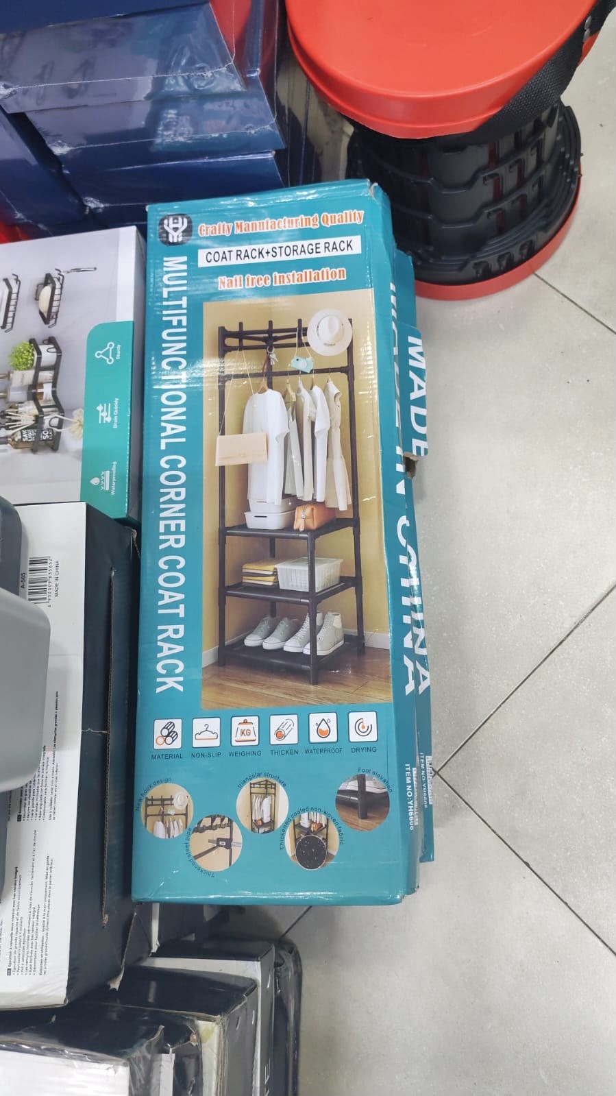 MULTIFUNCTIONAL CORNER علاقة ملابس عملية وأنيقة