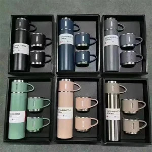 Un ensemble de thermos مجموعة من الترمسات