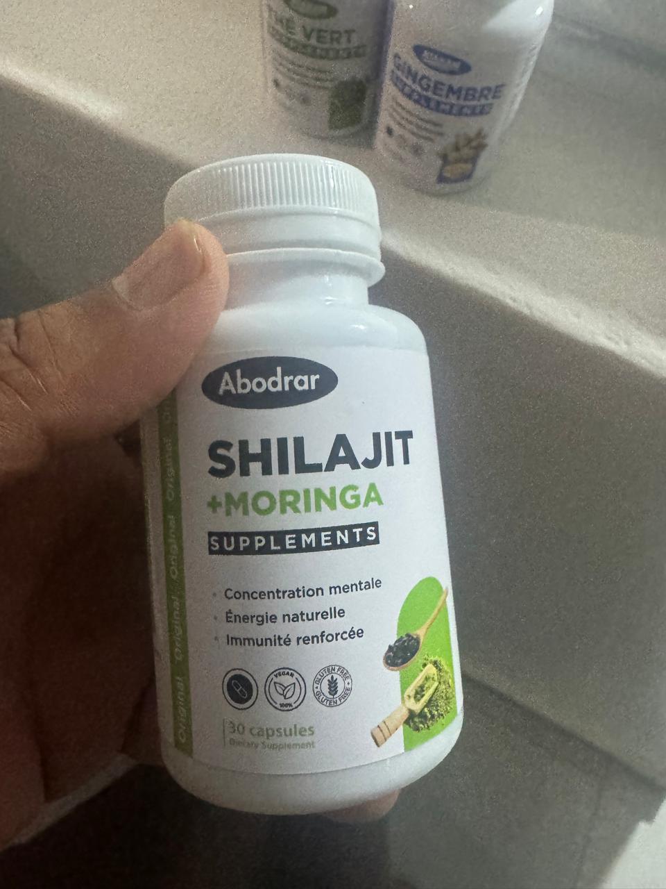 Shilajit + Moringa مكمل غذائي يجمع بين الشيلَاجيت والمورينغا.