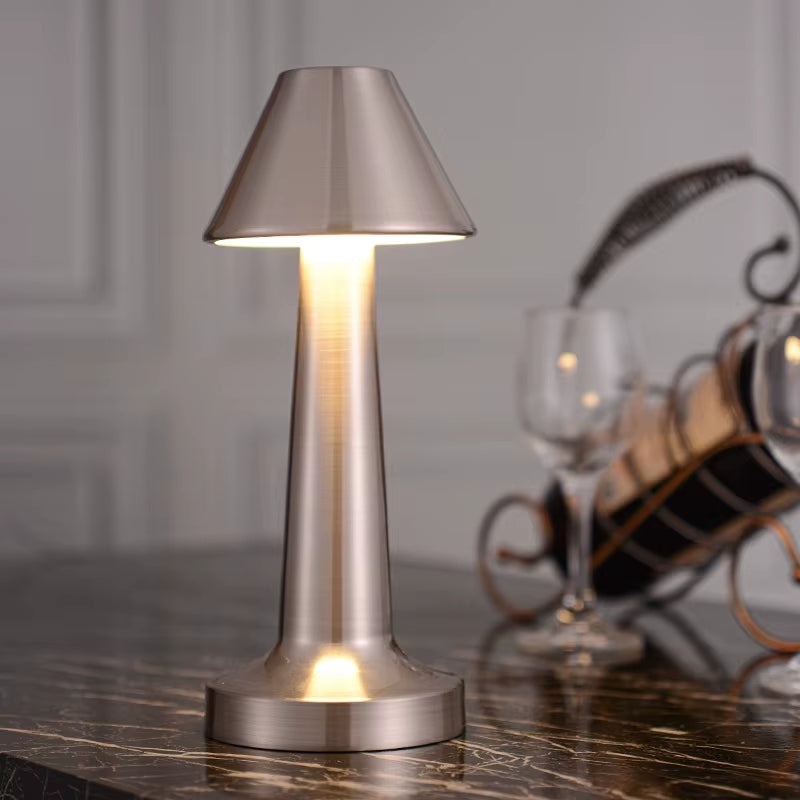 Lampe de table vintage en métal مصباح طاولة عتيق معدني