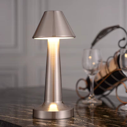 Lampe de table vintage en métal مصباح طاولة عتيق معدني